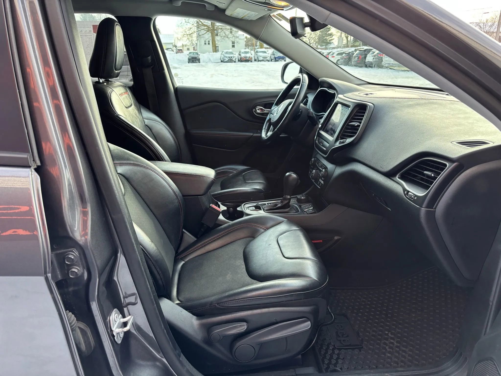 Used 2019 Jeep Cherokee Trailhawk image 17