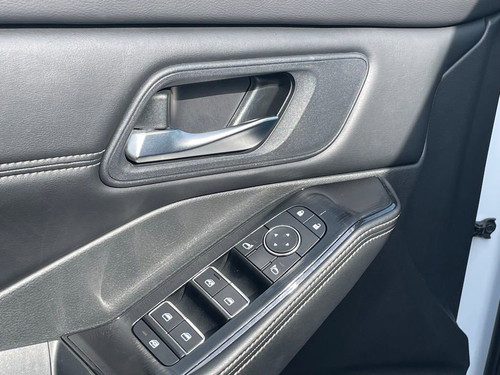 Used 2024 Nissan Rogue SL image 26