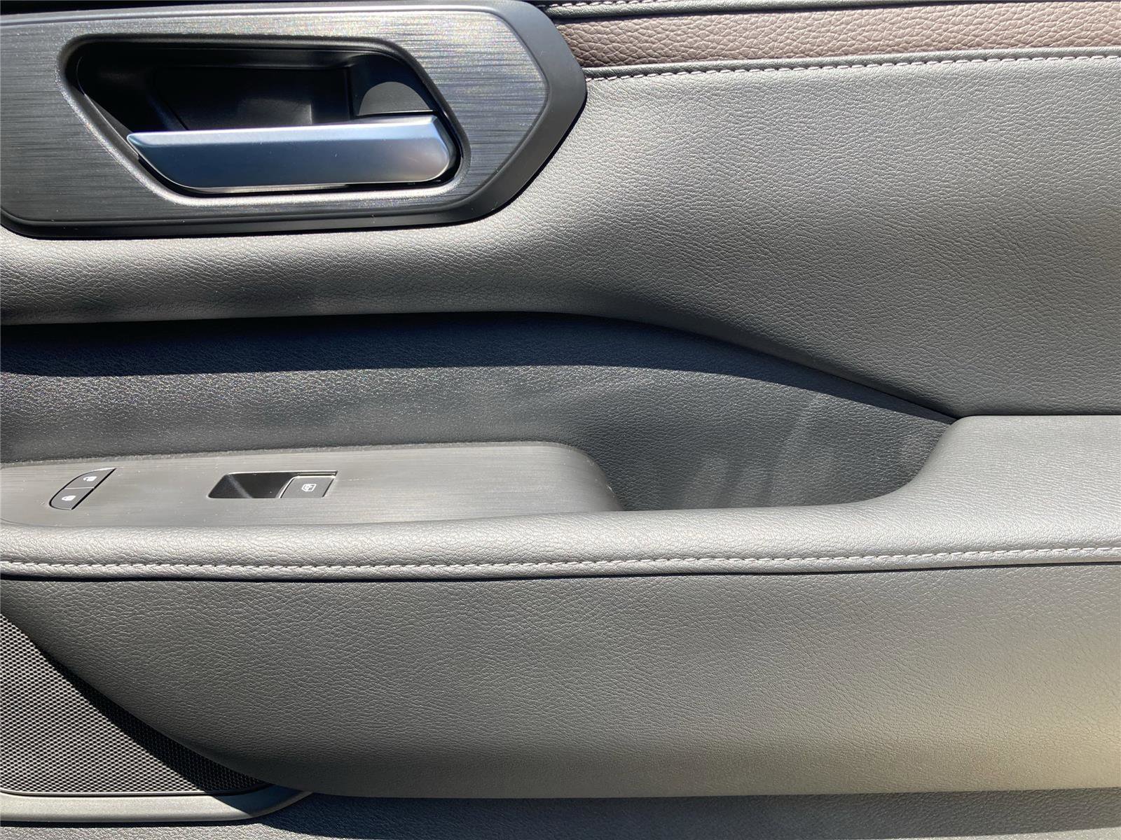 New 2025 Nissan Armada SL w/ Captain's Chari Seat Package image 37