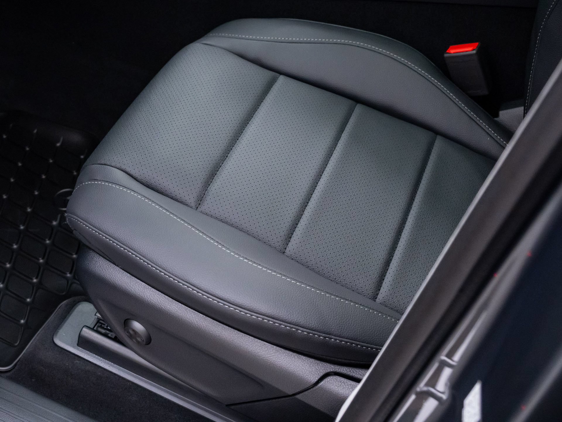 New 2026 Mercedes-Benz GLS 450 4MATIC image 16