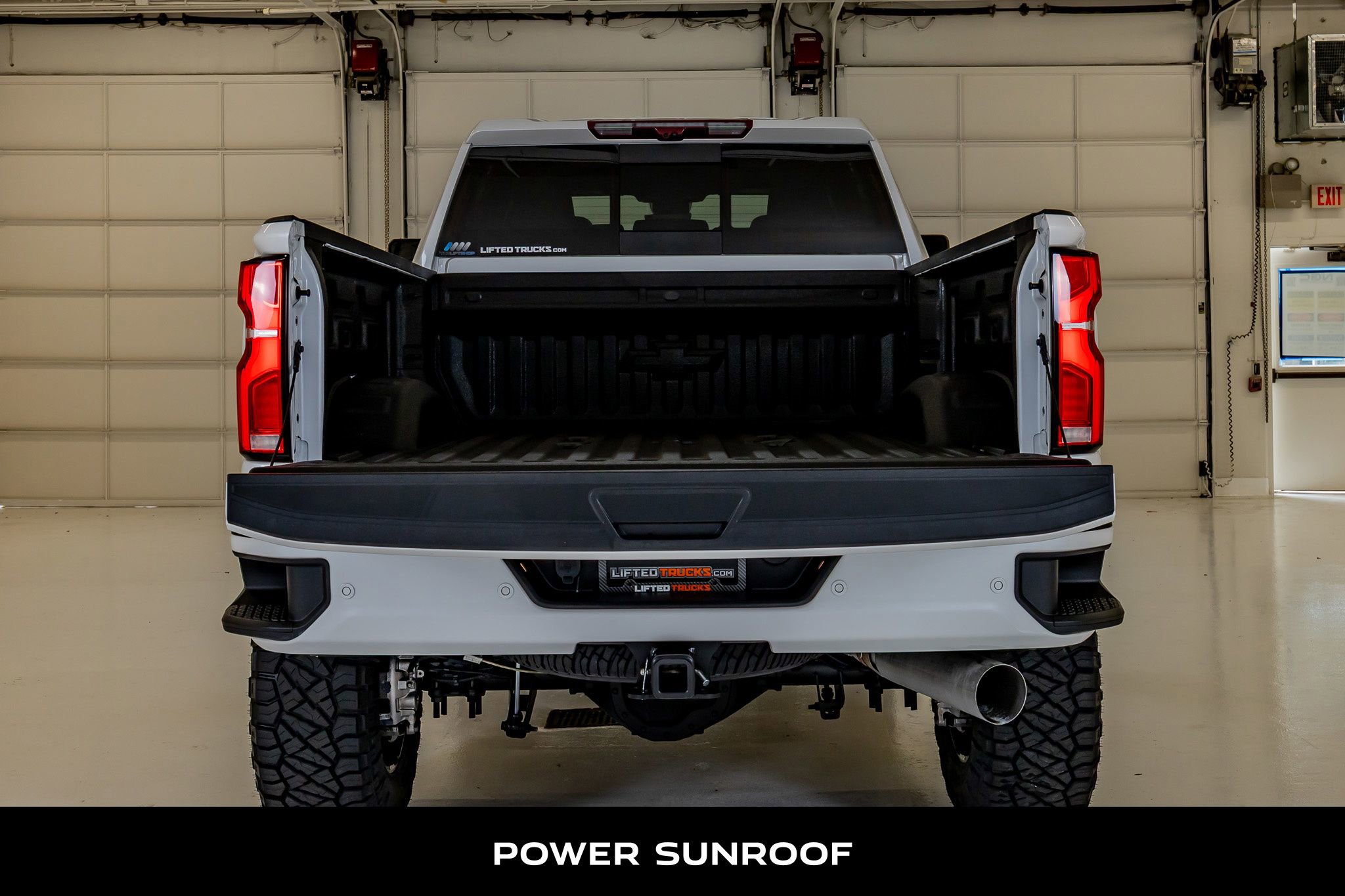 Used 2025 Chevrolet Silverado 2500 High Country w/ High Country Premium Package AWD/4WD image 9