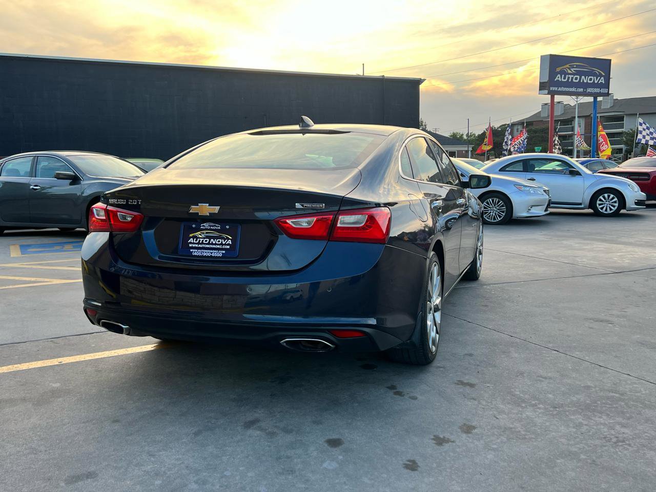 Used 2017 Chevrolet Malibu Premier w/ Premier Sun and Wheel Package FWD image 5