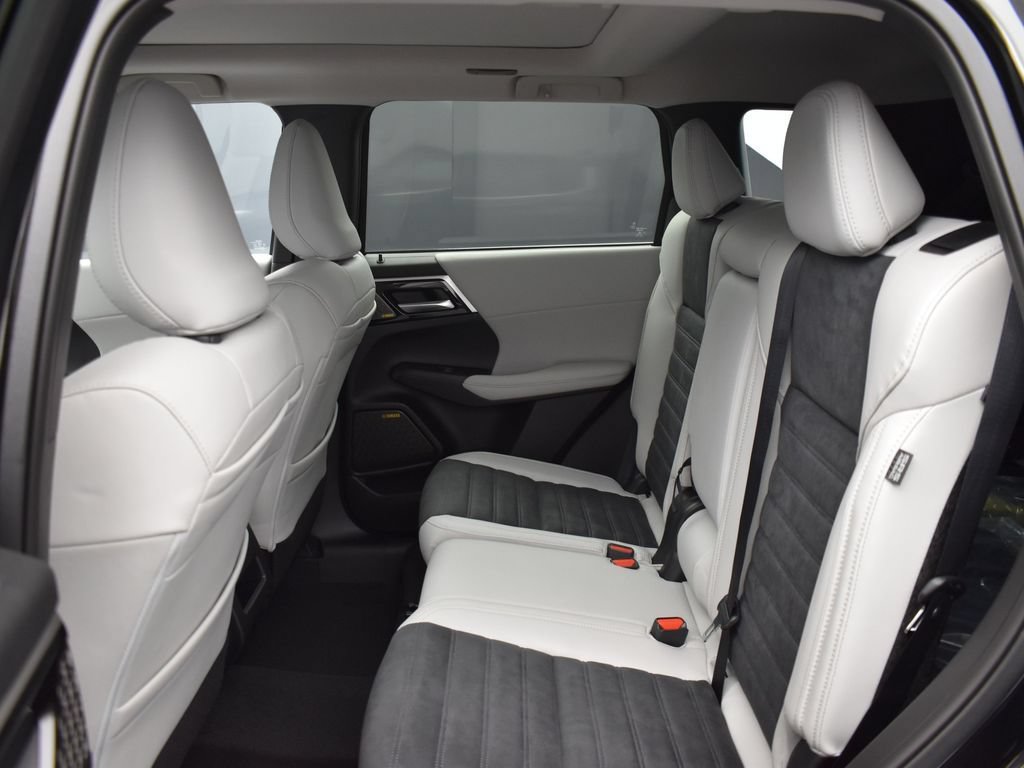 New 2026 Mitsubishi Outlander SE FWD image 13