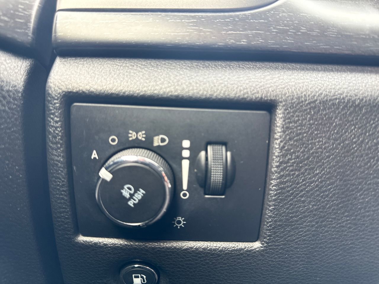 Used 2018 Jeep Grand Cherokee Altitude image 29