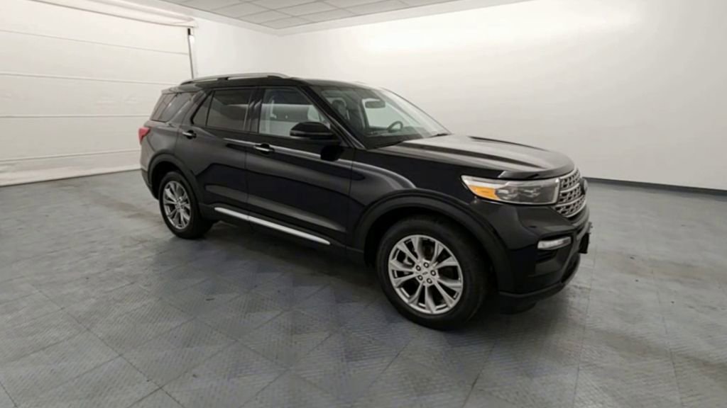 Used 2022 Ford Explorer Limited w/ Equipment Group 301A image 2