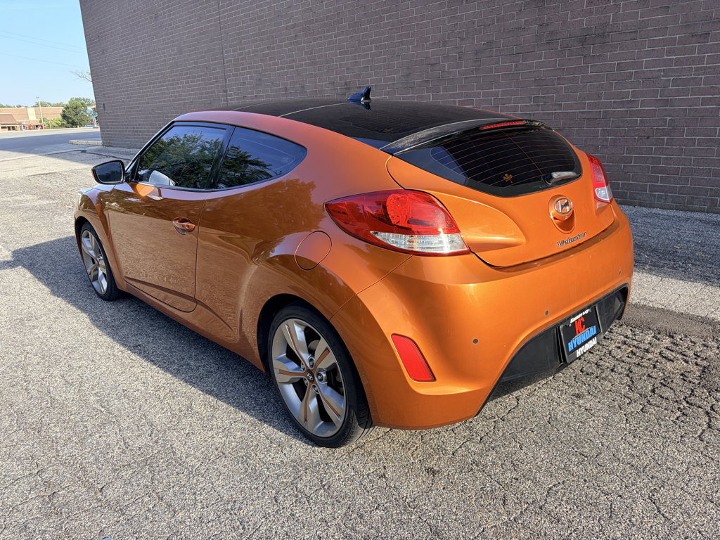 Used 2013 Hyundai Veloster w/ Style Pkg FWD image 3