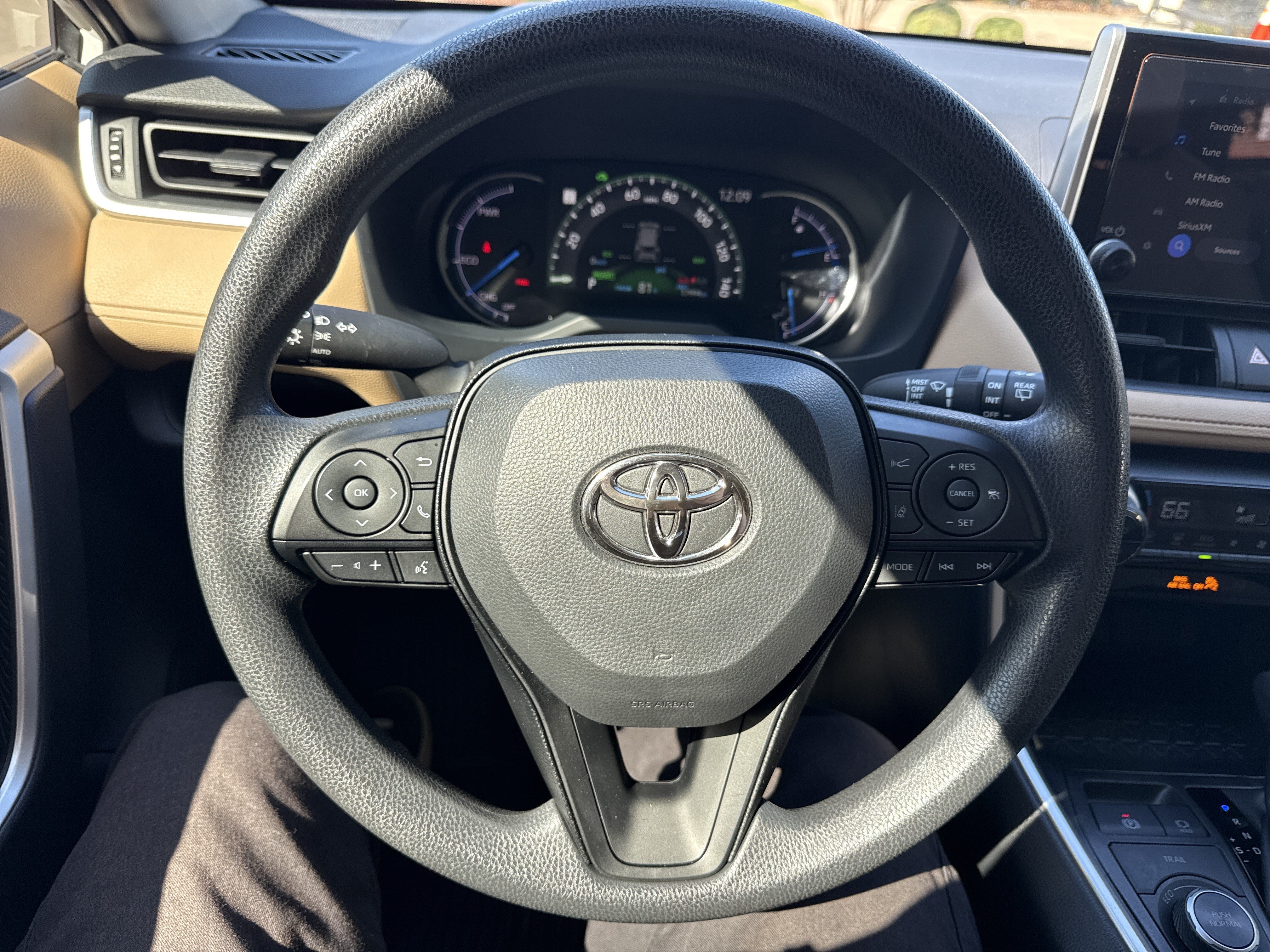 Used 2025 Toyota RAV4 XLE AWD/4WD image 18