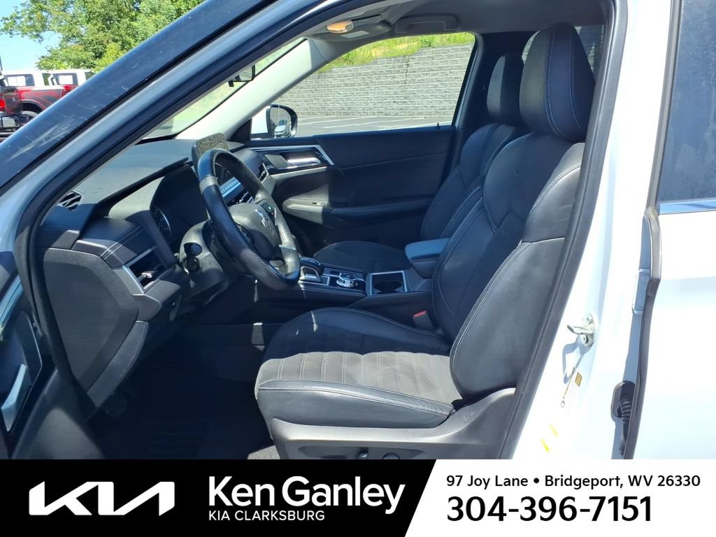Used 2023 Mitsubishi Outlander SE AWD/4WD image 11