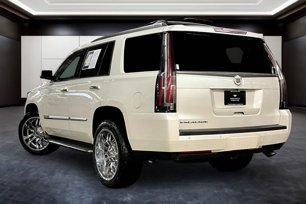 Used 2015 Cadillac Escalade Luxury image 4