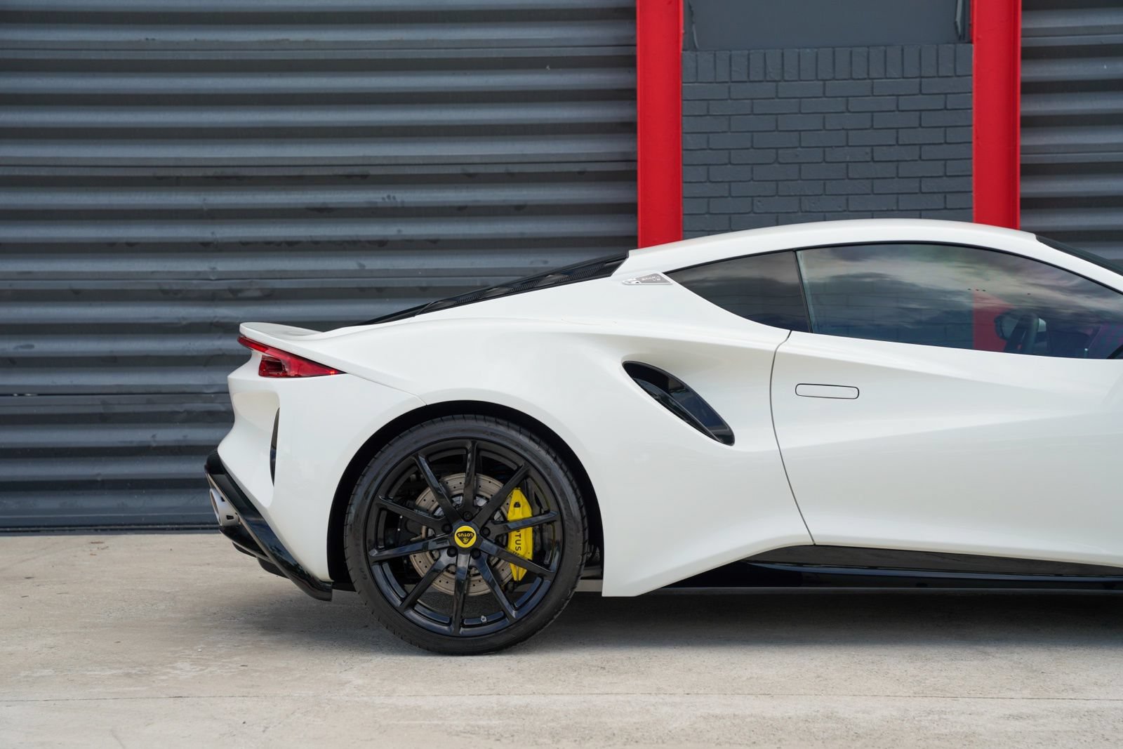 Used 2025 Lotus Emira RWD image 7