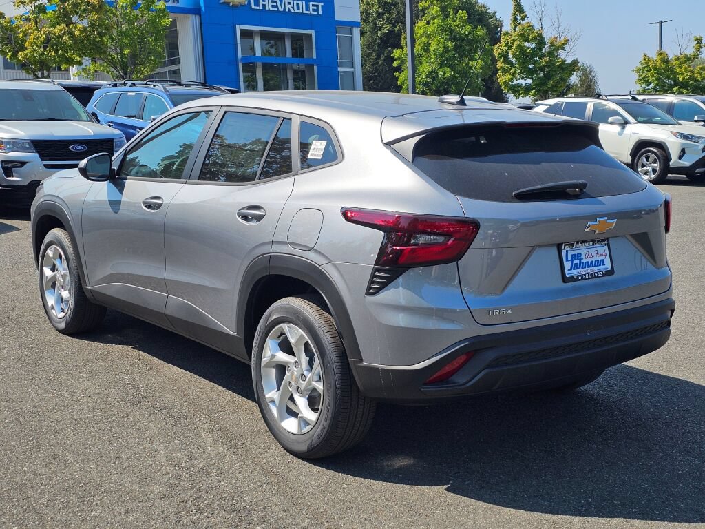 New 2026 Chevrolet Trax LS w/ LS Convenience Package FWD image 7