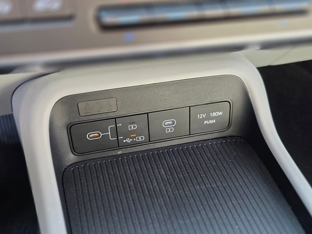 Certified 2025 Hyundai Kona SEL FWD image 31