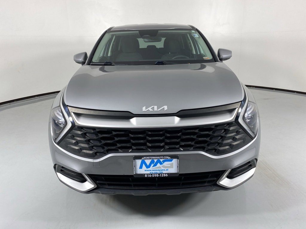 Used 2023 Kia Sportage LX image 2