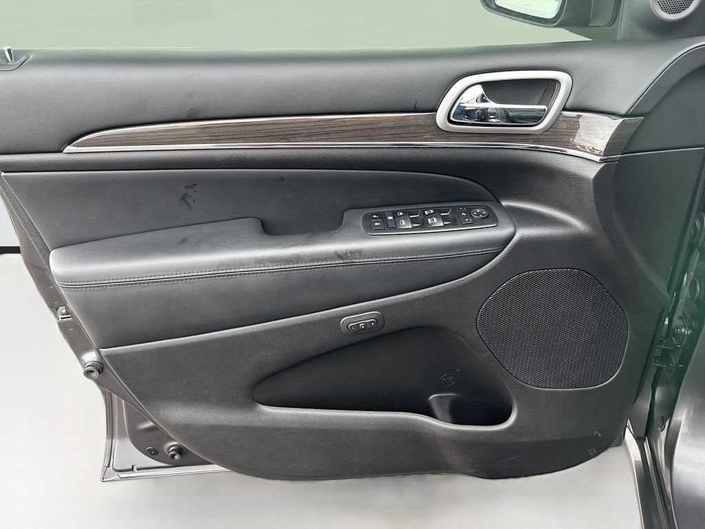 Used 2018 Jeep Grand Cherokee Overland AWD/4WD image 24