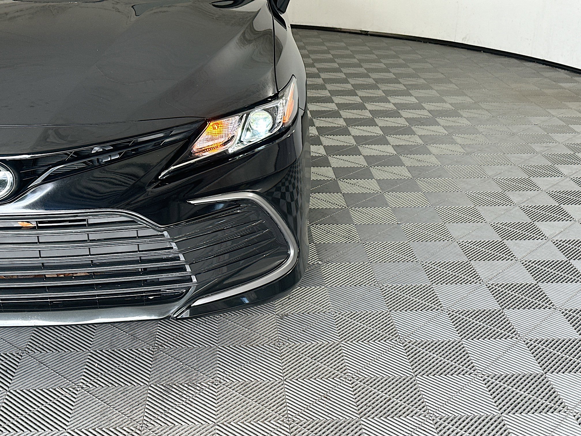 Used 2023 Toyota Camry LE FWD image 9