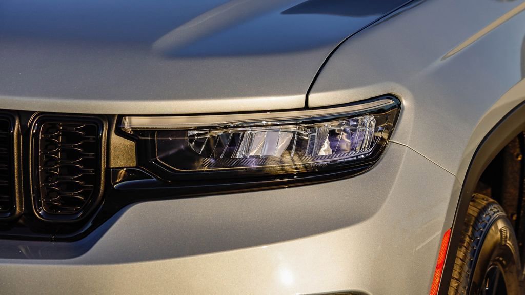 New 2025 Jeep Grand Cherokee Altitude image 5