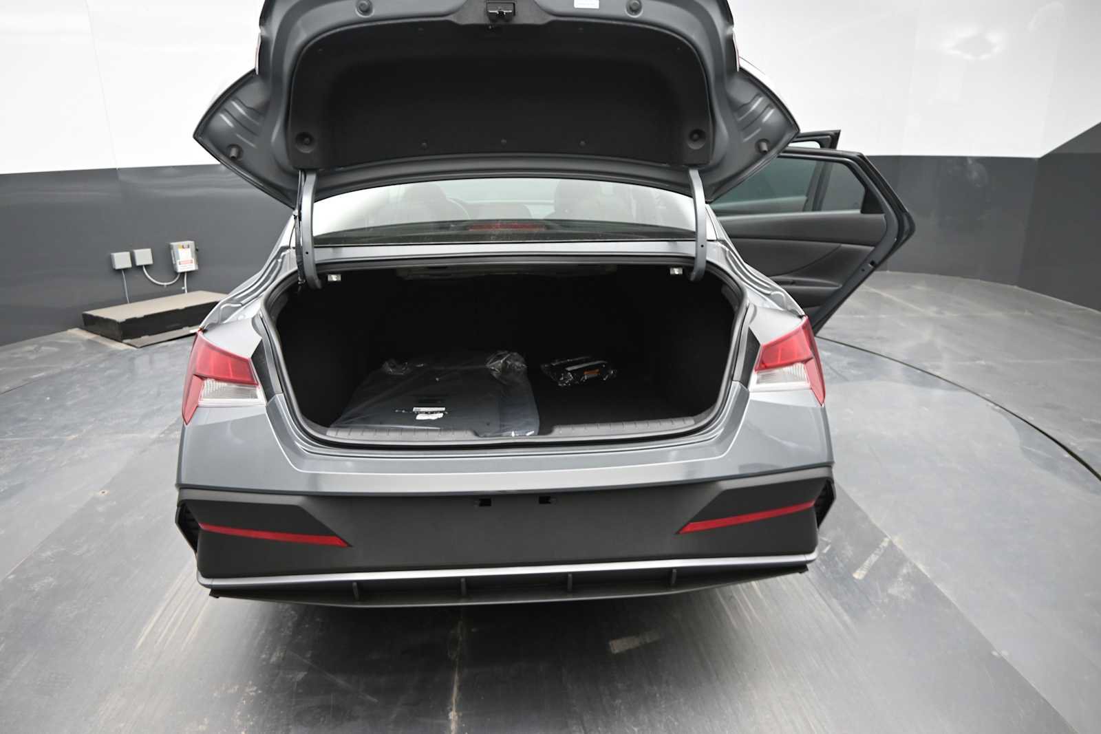 New 2026 Hyundai Elantra SEL Sport FWD image 12