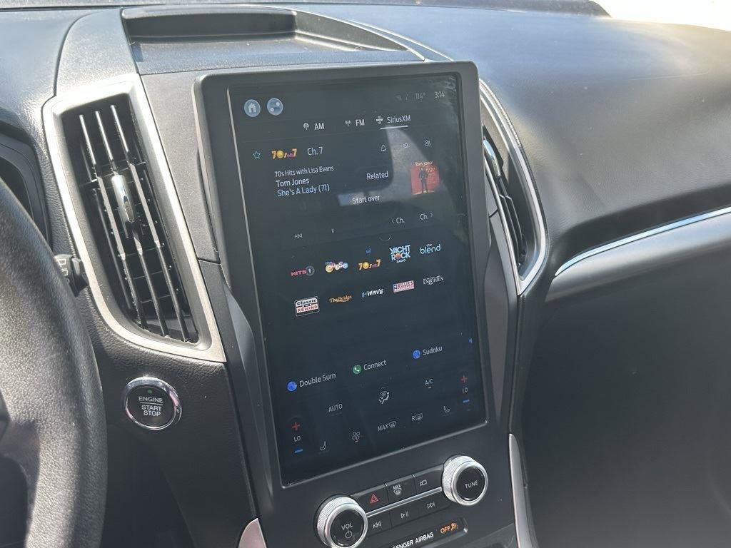 Used 2022 Ford Edge SEL image 16