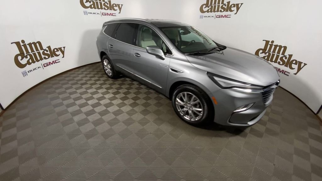 Used 2023 Buick Enclave Essence w/ Experience Buick Package image 2