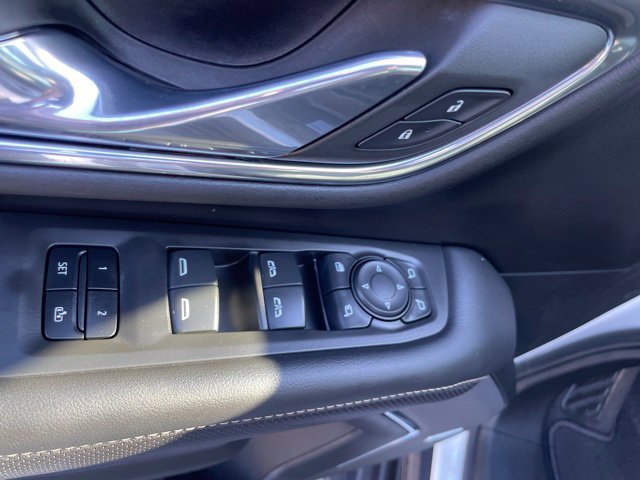 Used 2023 GMC Yukon SLT w/ SLT Luxury Package RWD image 13