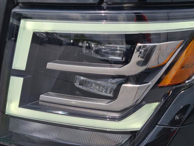 Used 2021 Nissan Titan PRO-4X w/ Pro-4x Convenience Package AWD/4WD image 8