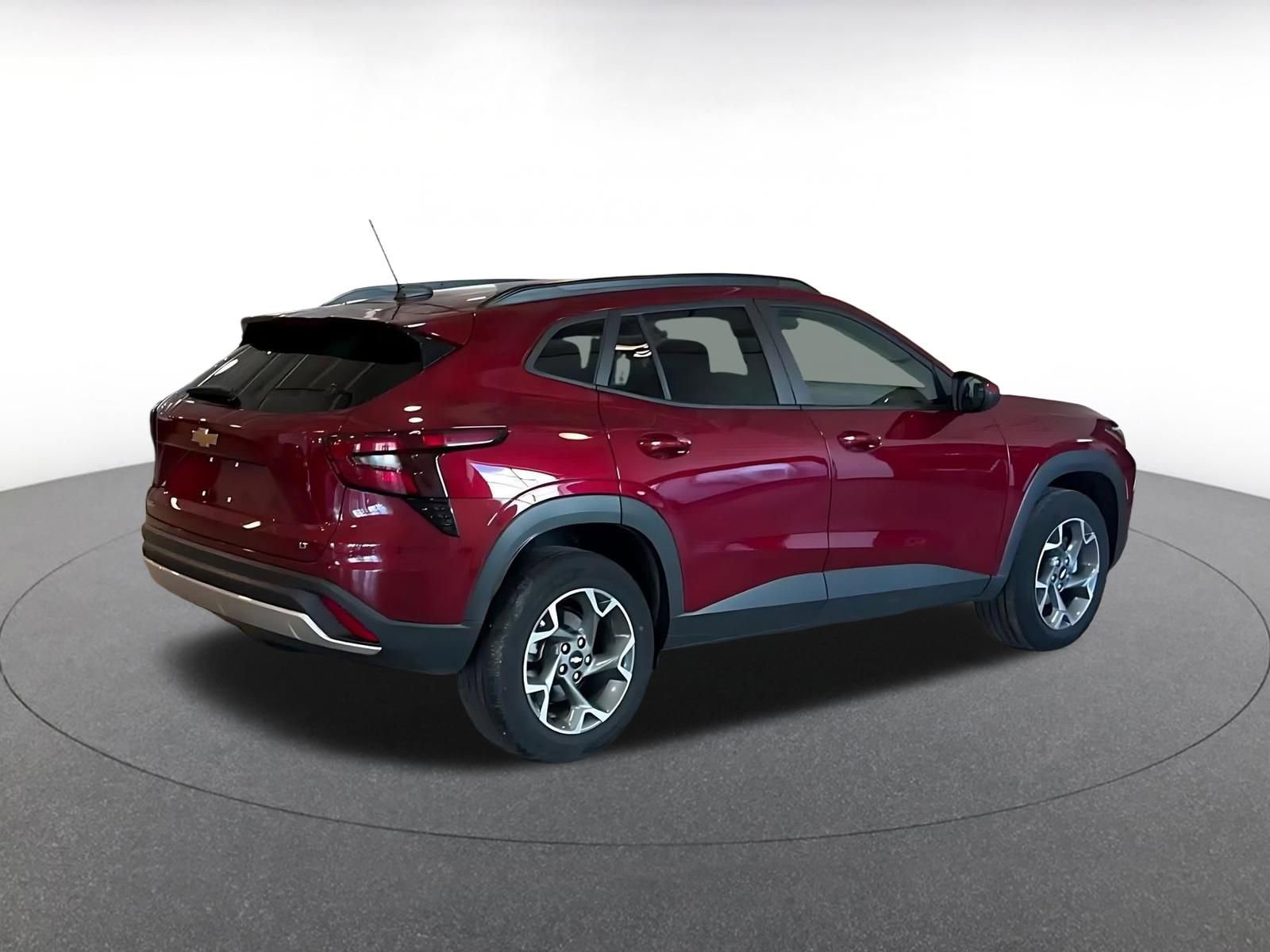 Used 2025 Chevrolet Trax LT FWD image 15