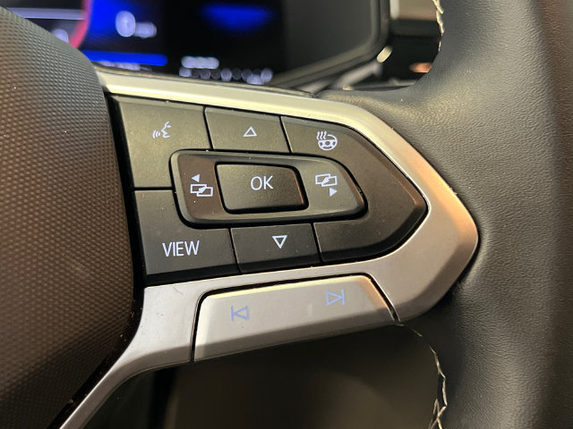 Certified 2025 Volkswagen Taos S FWD image 21