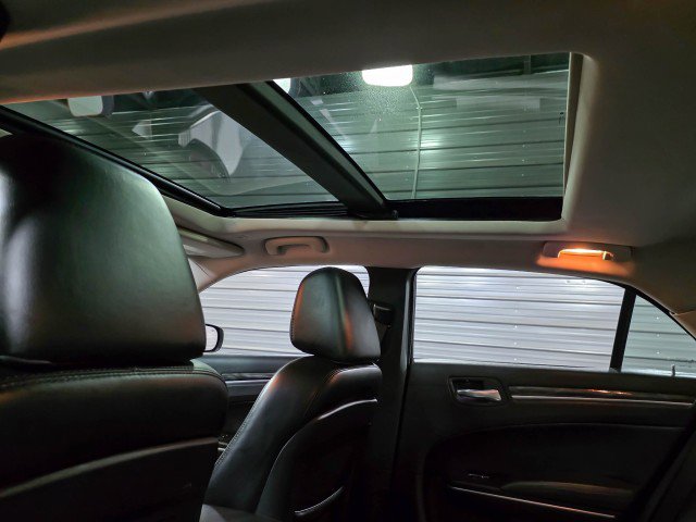 Used 2017 Chrysler 300 Limited w/ Value Package image 18