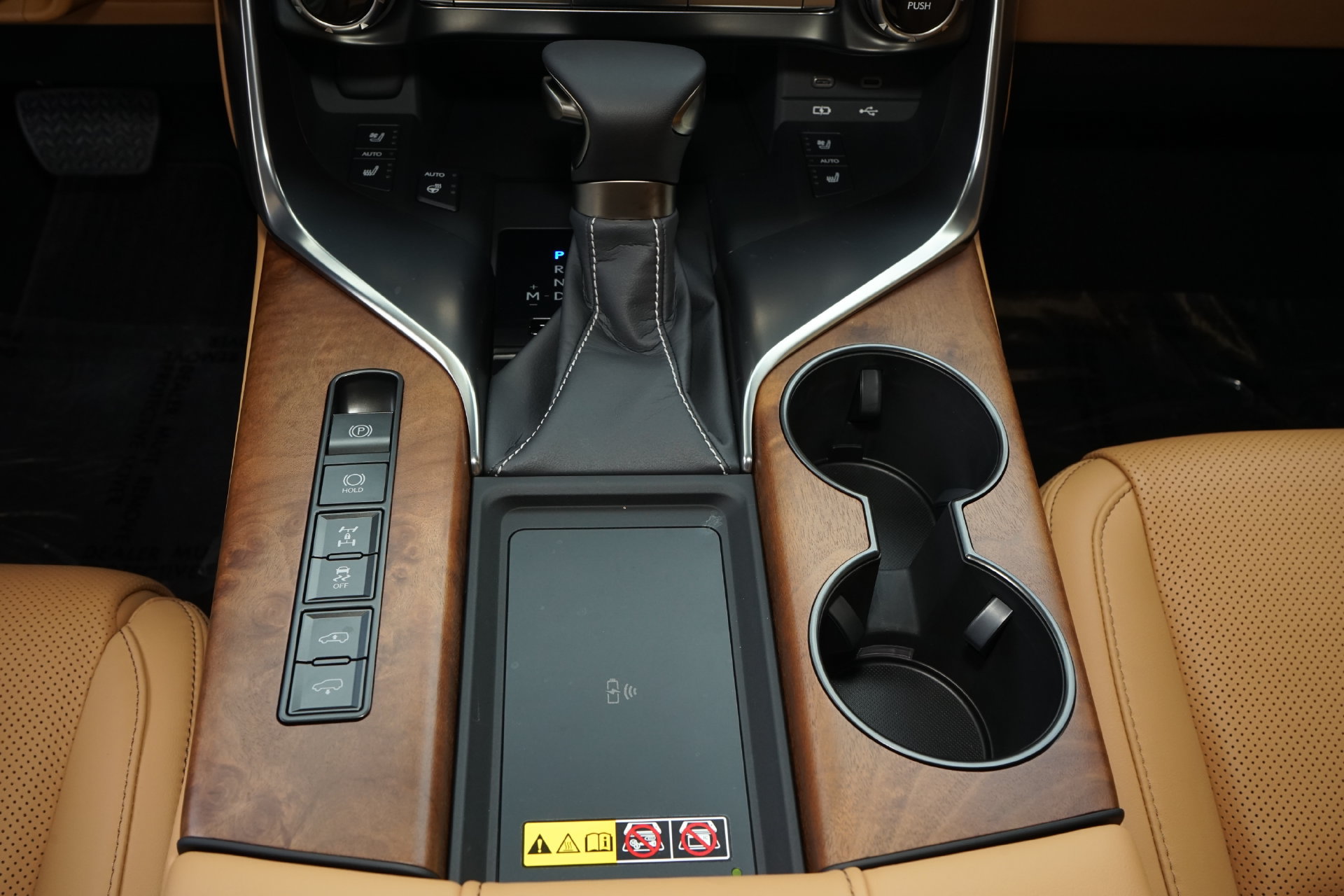 Used 2023 Lexus LX 600 4WD w/ Accessory Package (Z1) image 18