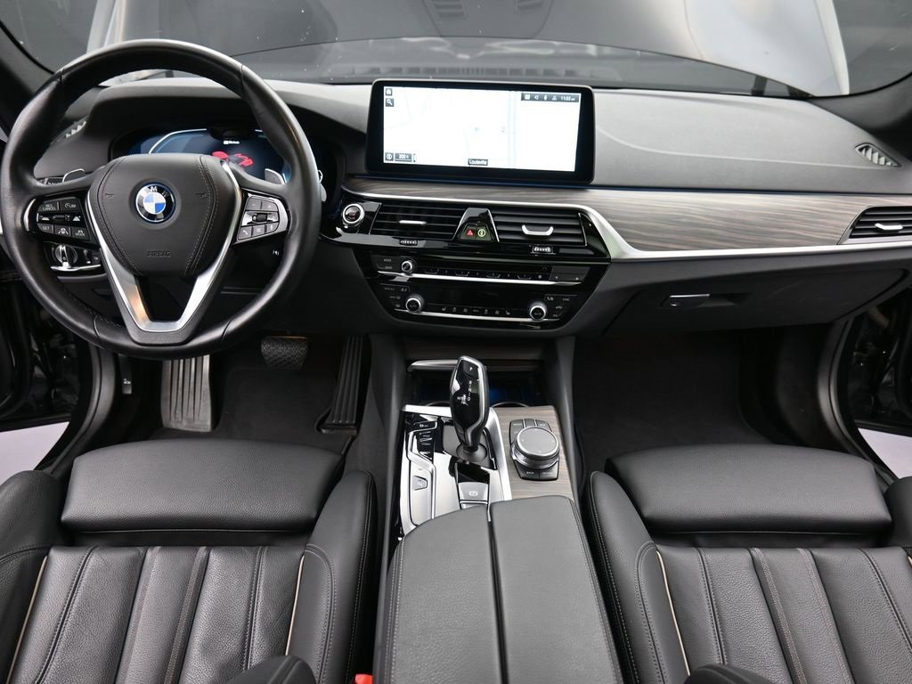 Used 2023 BMW 530e xDrive w/ Executive Package image 13