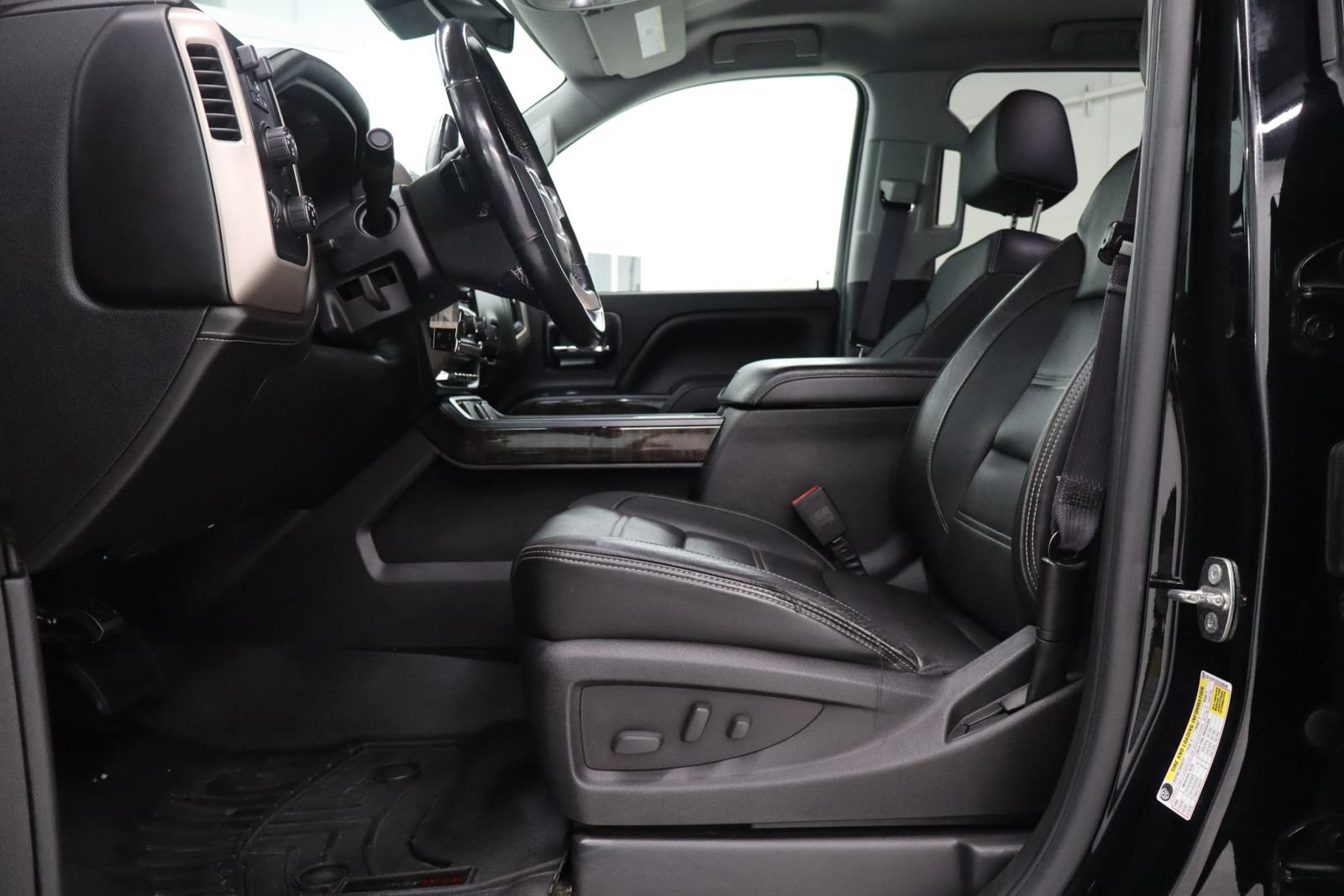 Used 2016 GMC Sierra 1500 Denali w/ Enhanced Driver Alert Package AWD/4WD image 15