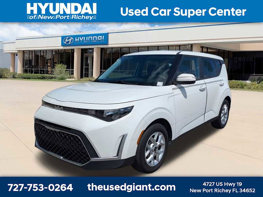 Used 2024 Kia Soul LX w/ Option Group 015