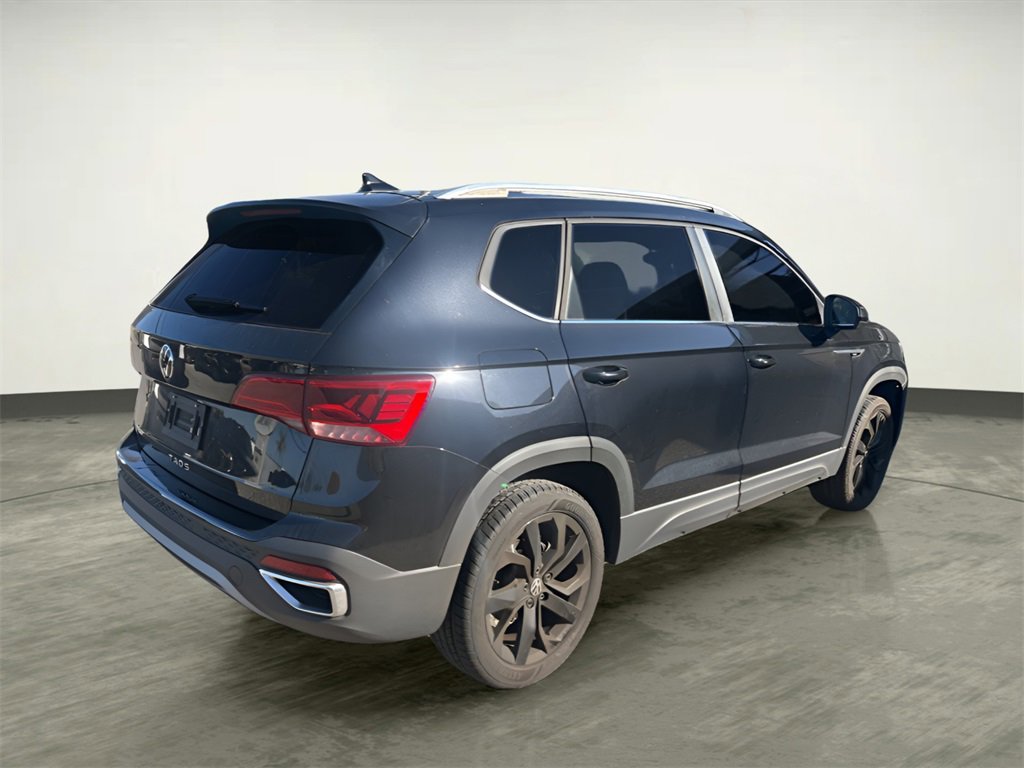 Used 2024 Volkswagen Taos SE w/ Panoramic Sunroof Package image 5