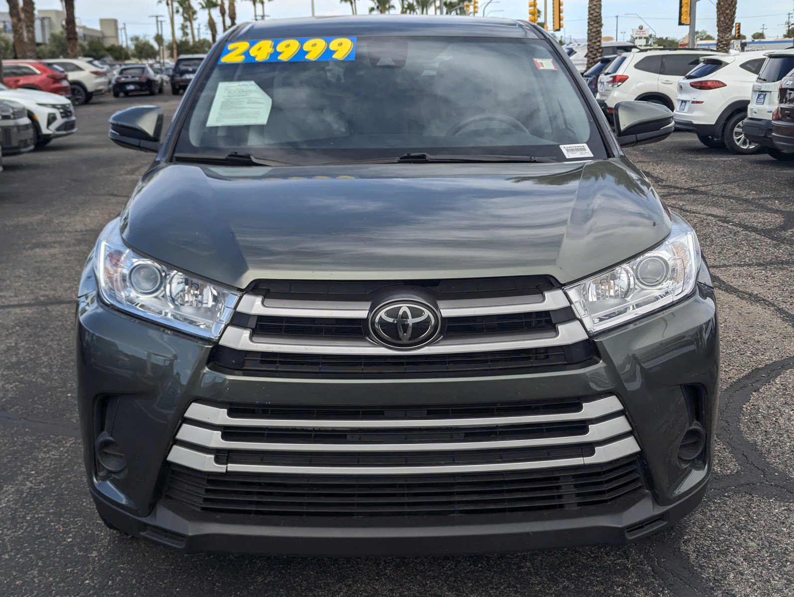 Used 2019 Toyota Highlander LE w/ Carpet Mat Package (TMS) FWD image 6