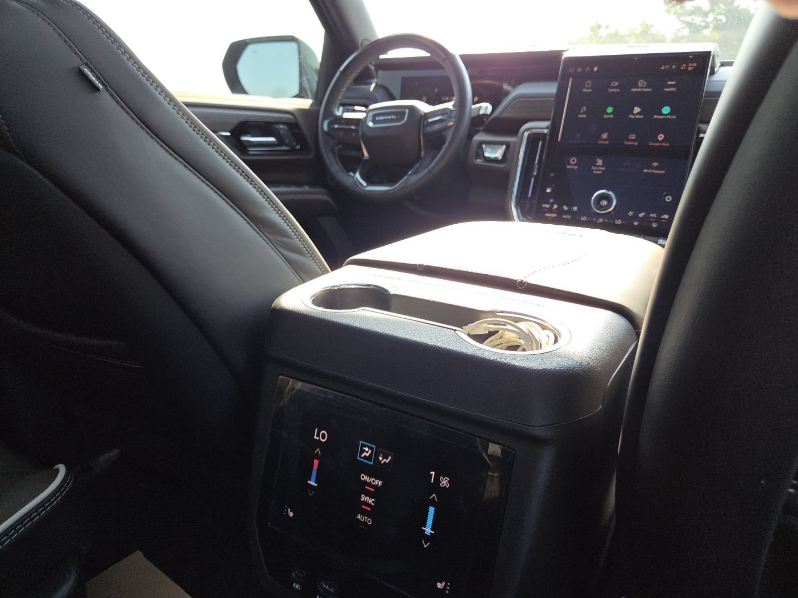 Used 2025 GMC Yukon XL Denali Ultimate AWD/4WD image 31