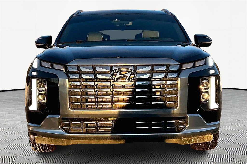 Used 2024 Hyundai Palisade Calligraphy image 3