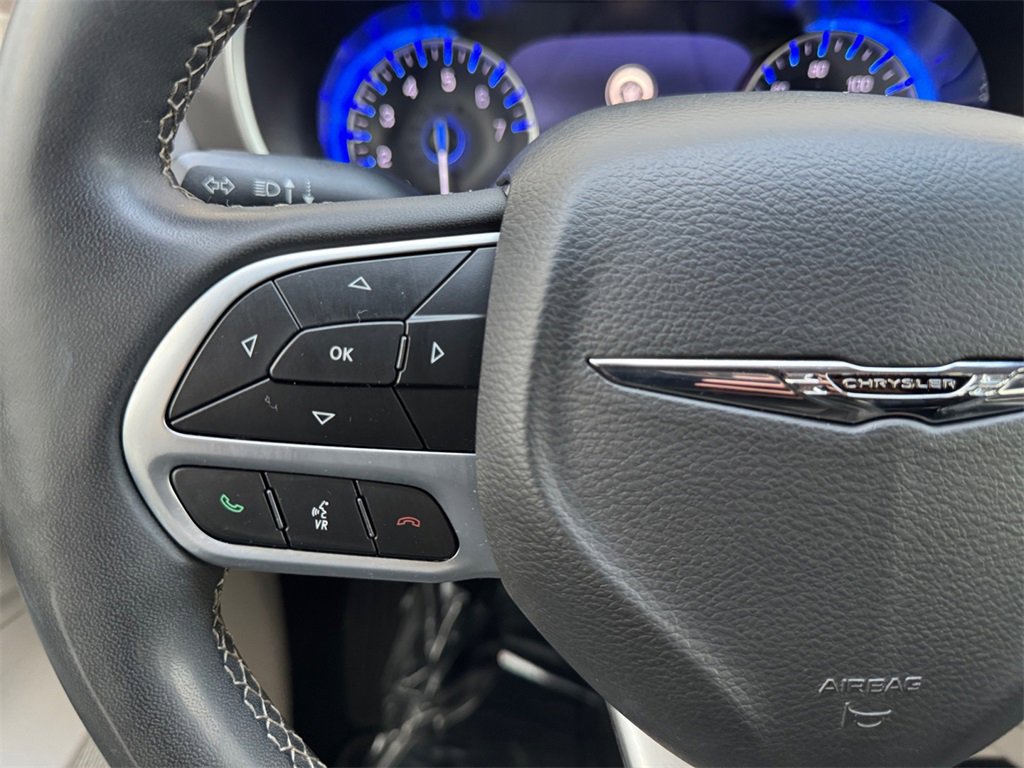 Used 2022 Chrysler Pacifica Touring-L image 22