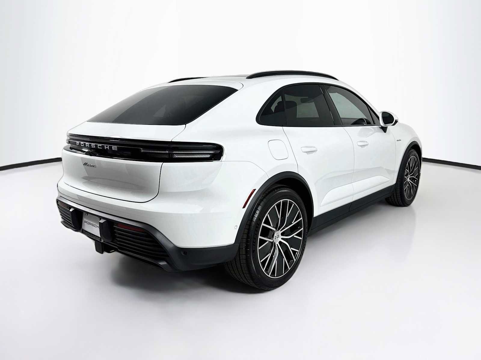Used 2026 Porsche Macan Electric RWD image 9