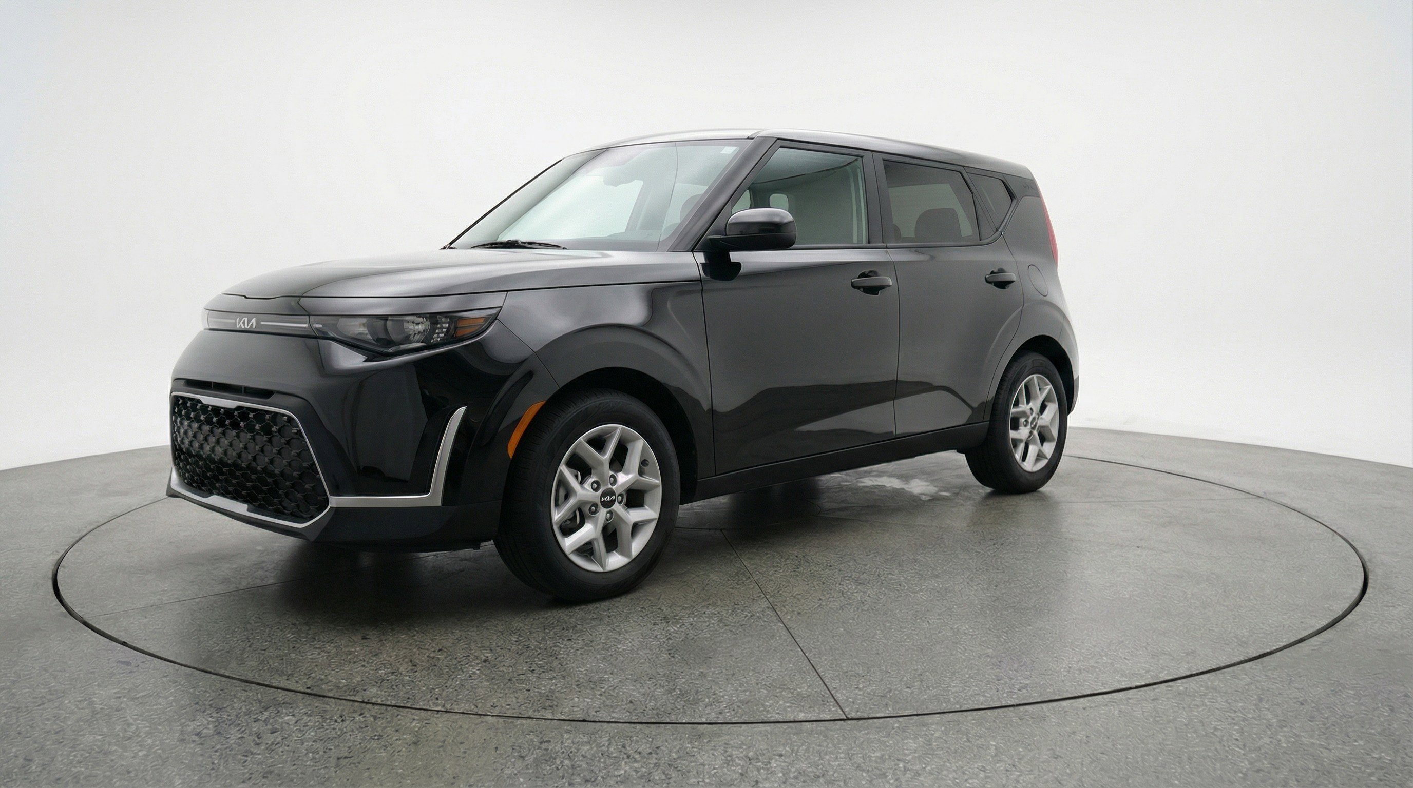 Used 2025 Kia Soul LX w/ LX Technology Package FWD image 3