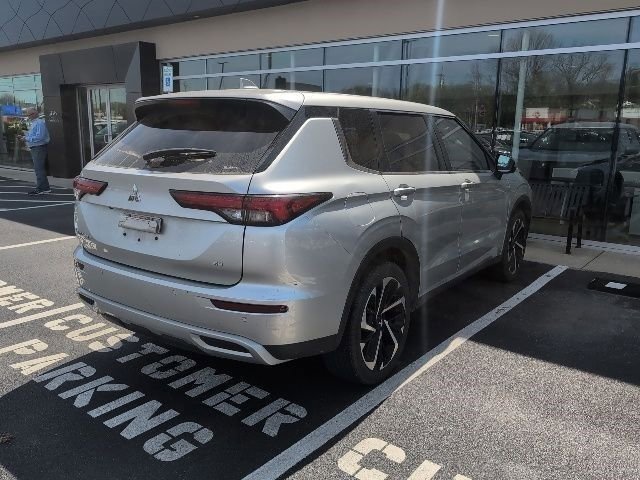 Used 2024 Mitsubishi Outlander SE image 5