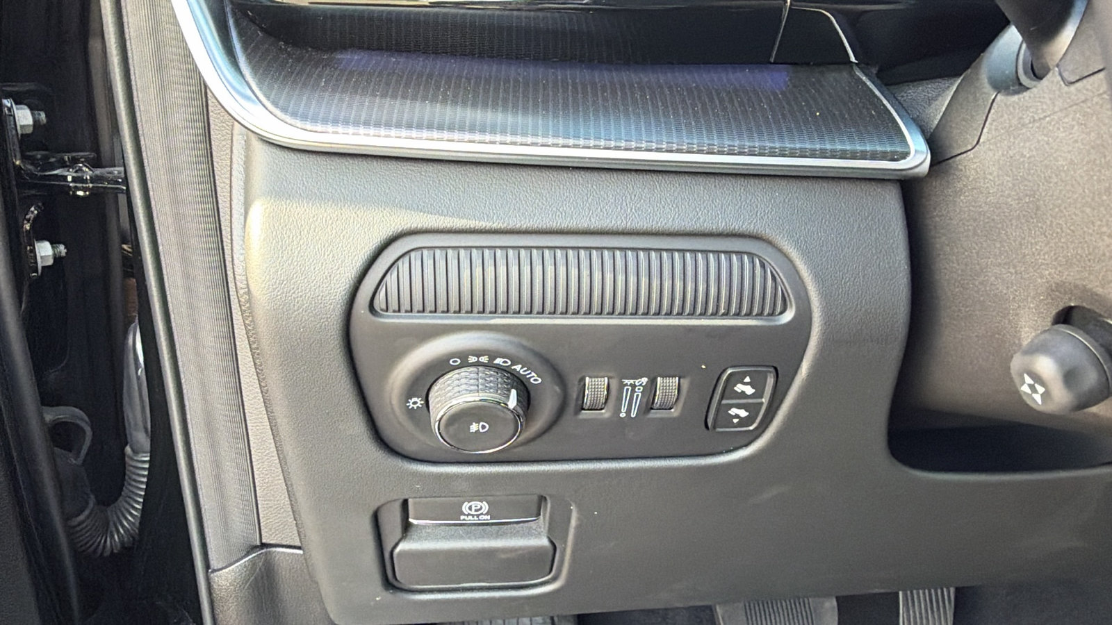 Used 2025 Jeep Grand Wagoneer L Series III w/ Rear Seat Video Group 1 AWD/4WD image 29