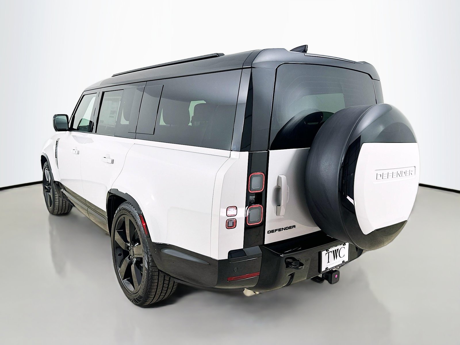 New 2026 Land Rover Defender 130 X-Dynamic SE AWD/4WD image 7
