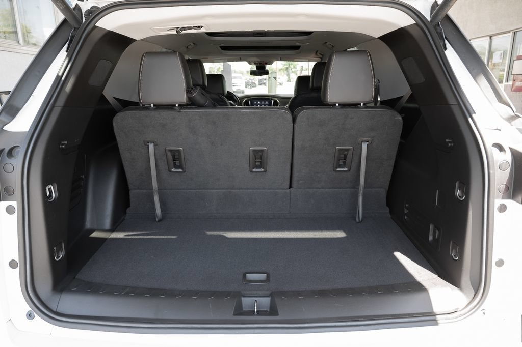 Used 2020 Chevrolet Traverse Premier w/ LPO, Cargo Package FWD image 43