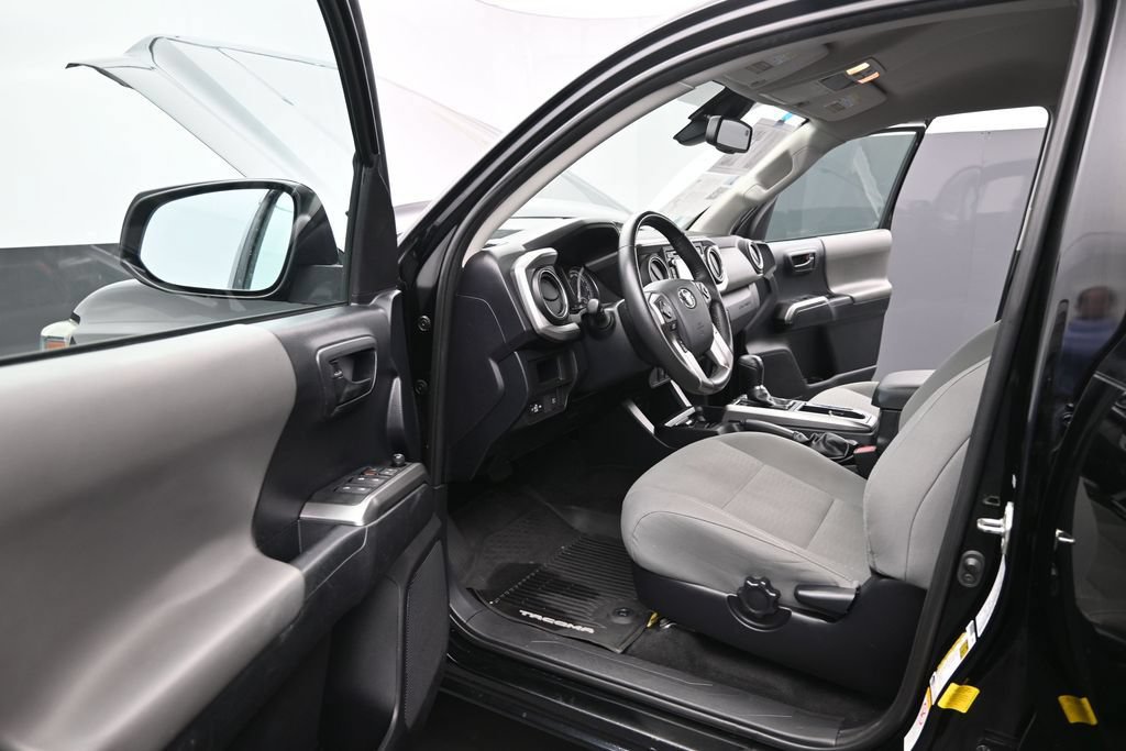 Used 2019 Toyota Tacoma SR5 RWD image 10