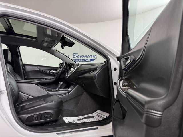 Used 2018 Chevrolet Malibu Premier w/ Premier Sun and Wheel Package image 17