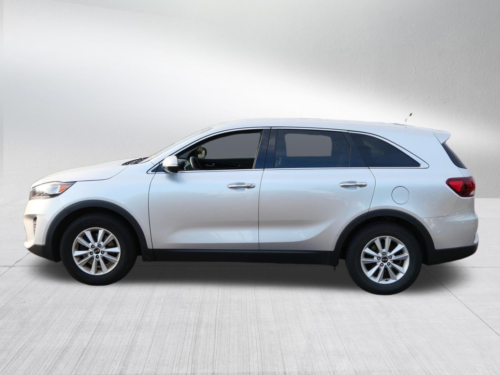 Used 2019 Kia Sorento FWD V6 image 4