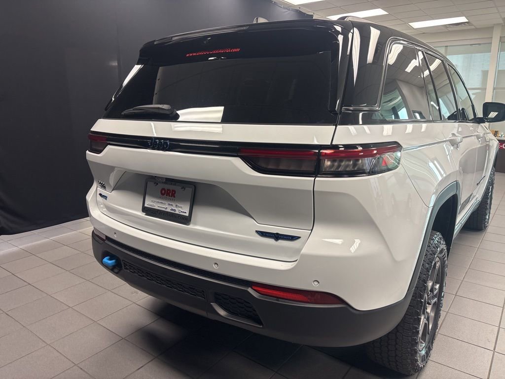 Used 2024 Jeep Grand Cherokee Trailhawk w/ Luxury Tech Group III AWD/4WD image 4