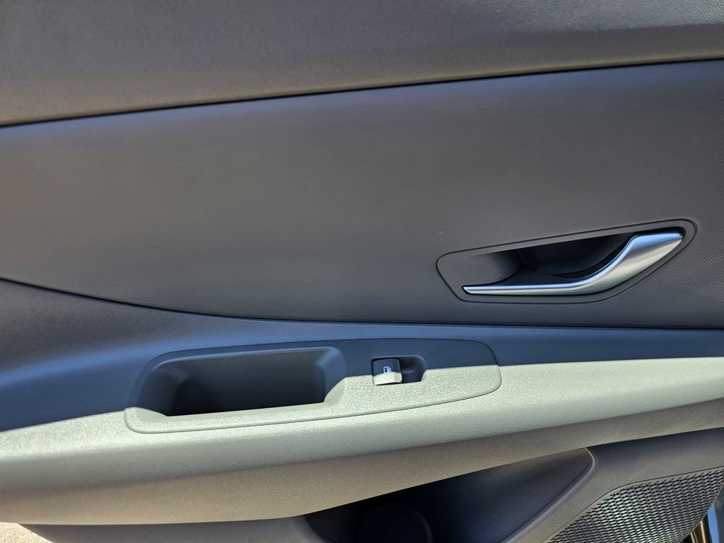 Certified 2025 Hyundai Elantra SE FWD image 18