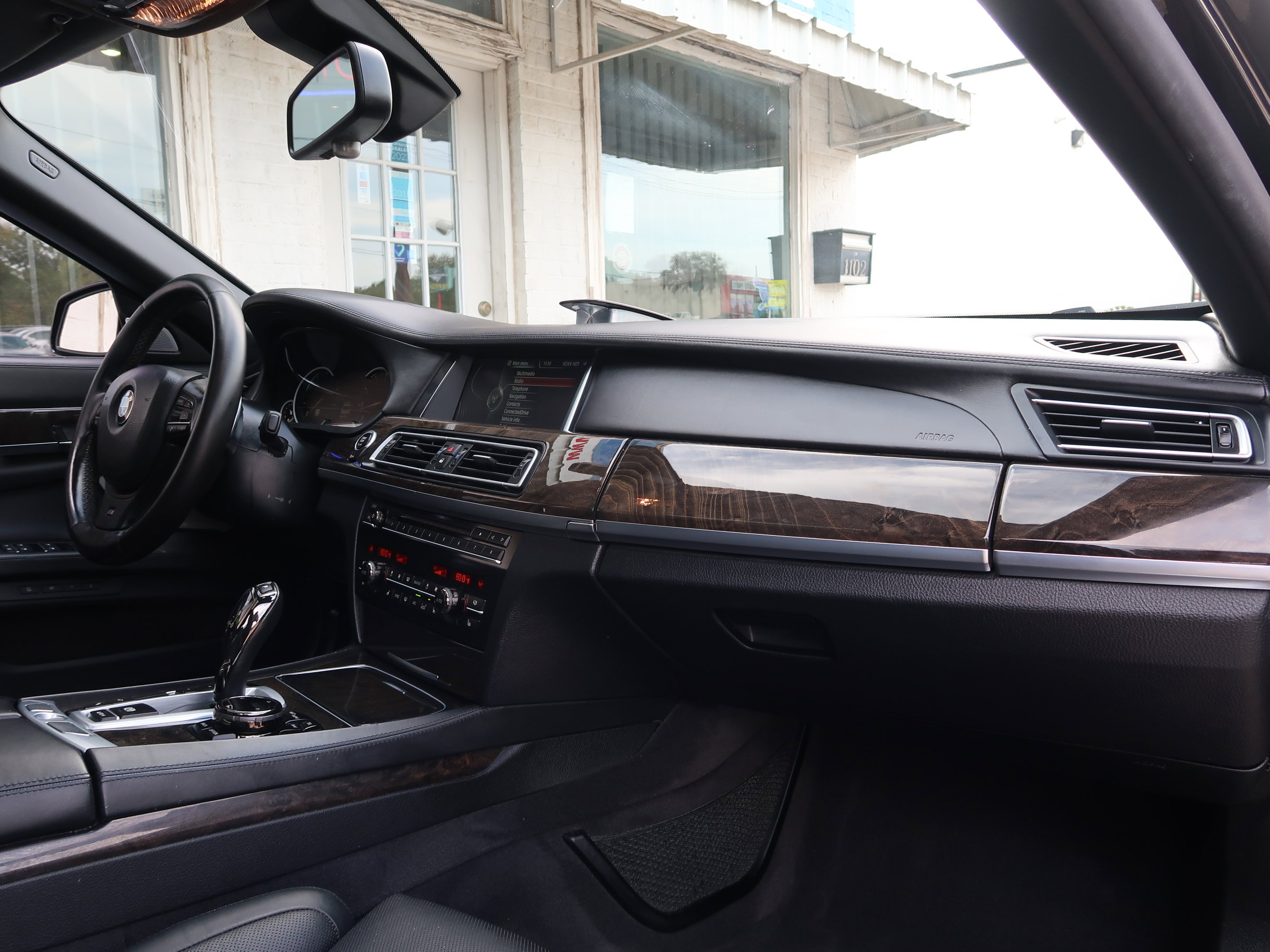 Used 2015 BMW 750Li image 36