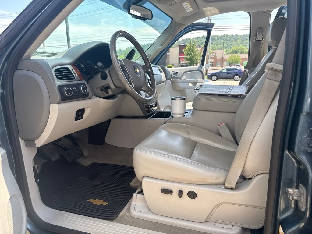 Used 2014 Chevrolet Silverado 2500 LTZ w/ LTZ Plus Package AWD/4WD image 9